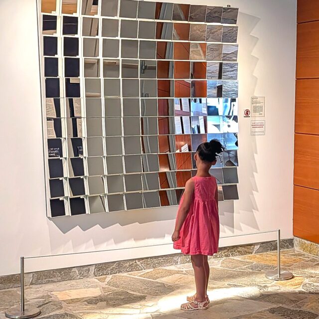 Chattanooga's Riverwalk is a pleasant stroll to reach the city's Bluff View Art District, where there's good eating and even better viewing. This is the @huntermuseum. @visitchatt @bluffviewartdistrict https://hungrytravelers.com/tasty-eating-and-feasts-for-the-eye-on-the-riverwalk/