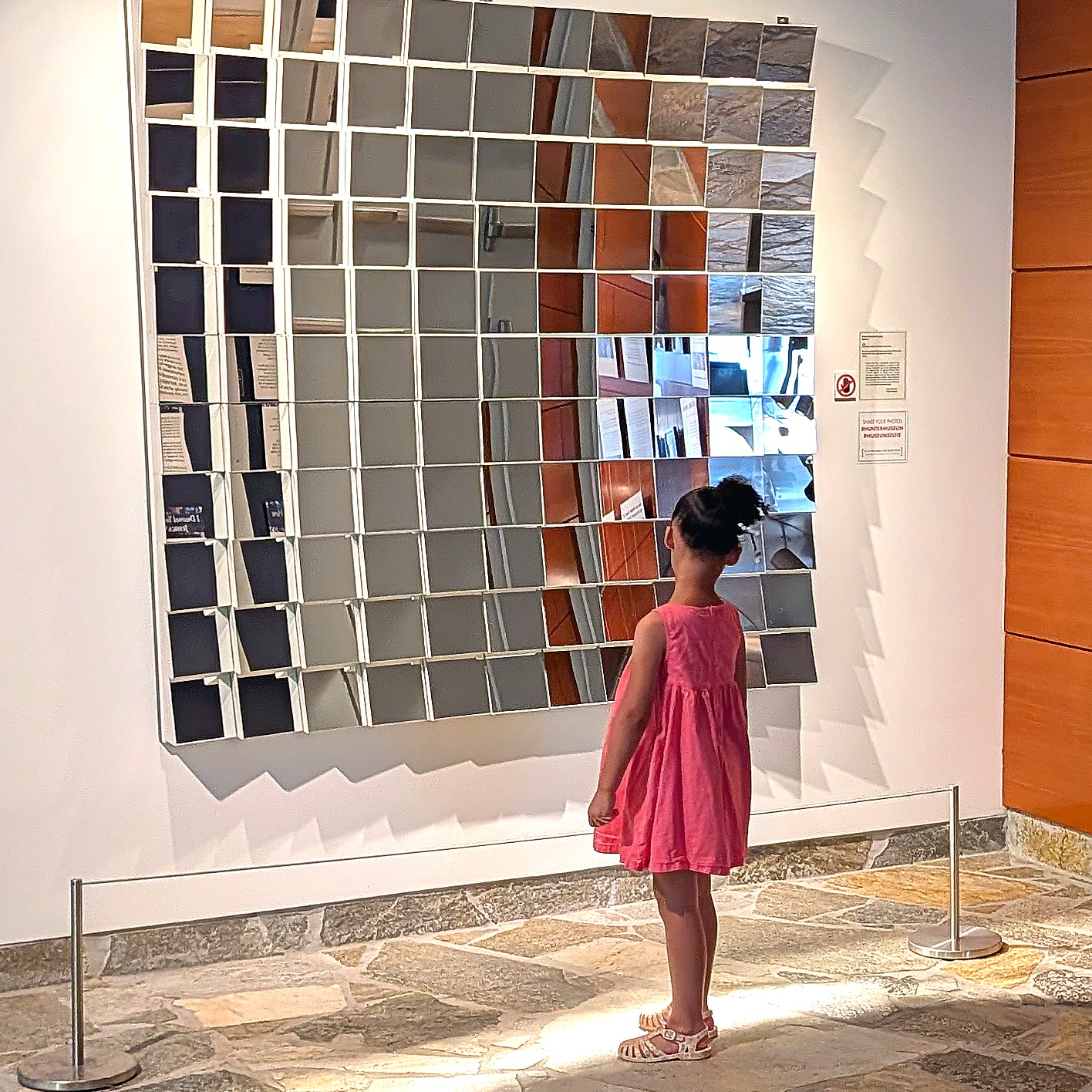 Chattanooga's Riverwalk is a pleasant stroll to reach the city's Bluff View Art District, where there's good eating and even better viewing. This is the @huntermuseum. @visitchatt @bluffviewartdistrict https://hungrytravelers.com/tasty-eating-and-feasts-for-the-eye-on-the-riverwalk/