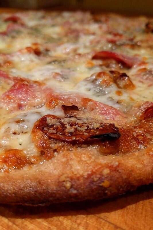 fig and prosciutto pizza