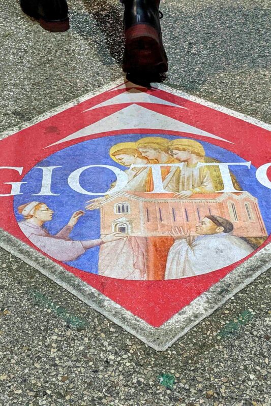 Giotto sidewalk marker