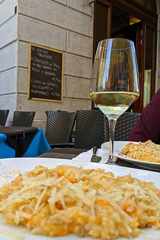 Lunch with class and style on Trieste’s Piazza della Borsa