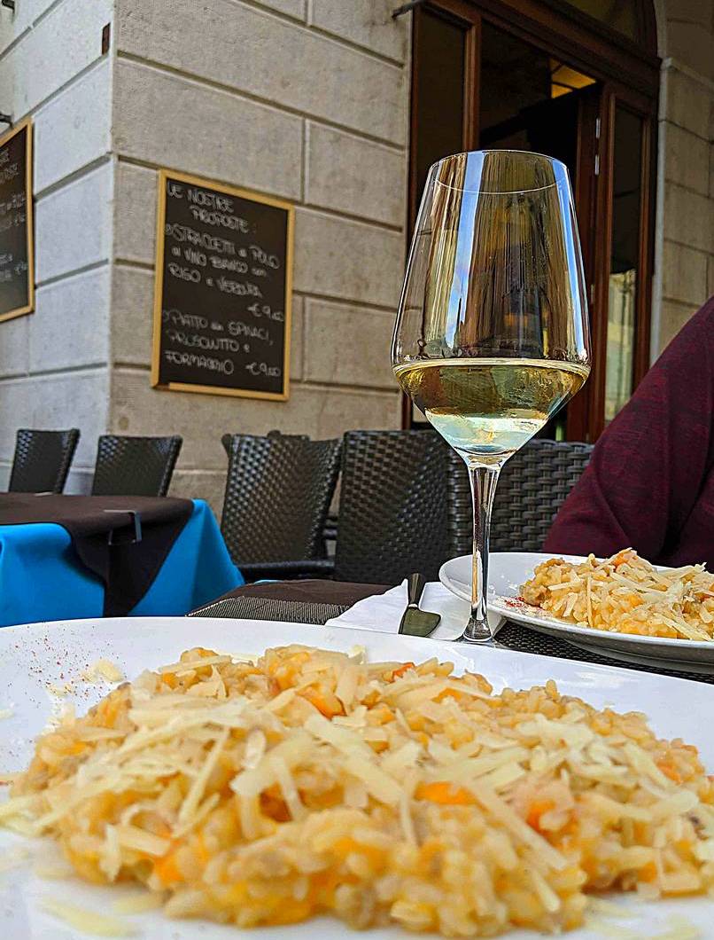 Lunch with class and style on Trieste’s Piazza della Borsa
