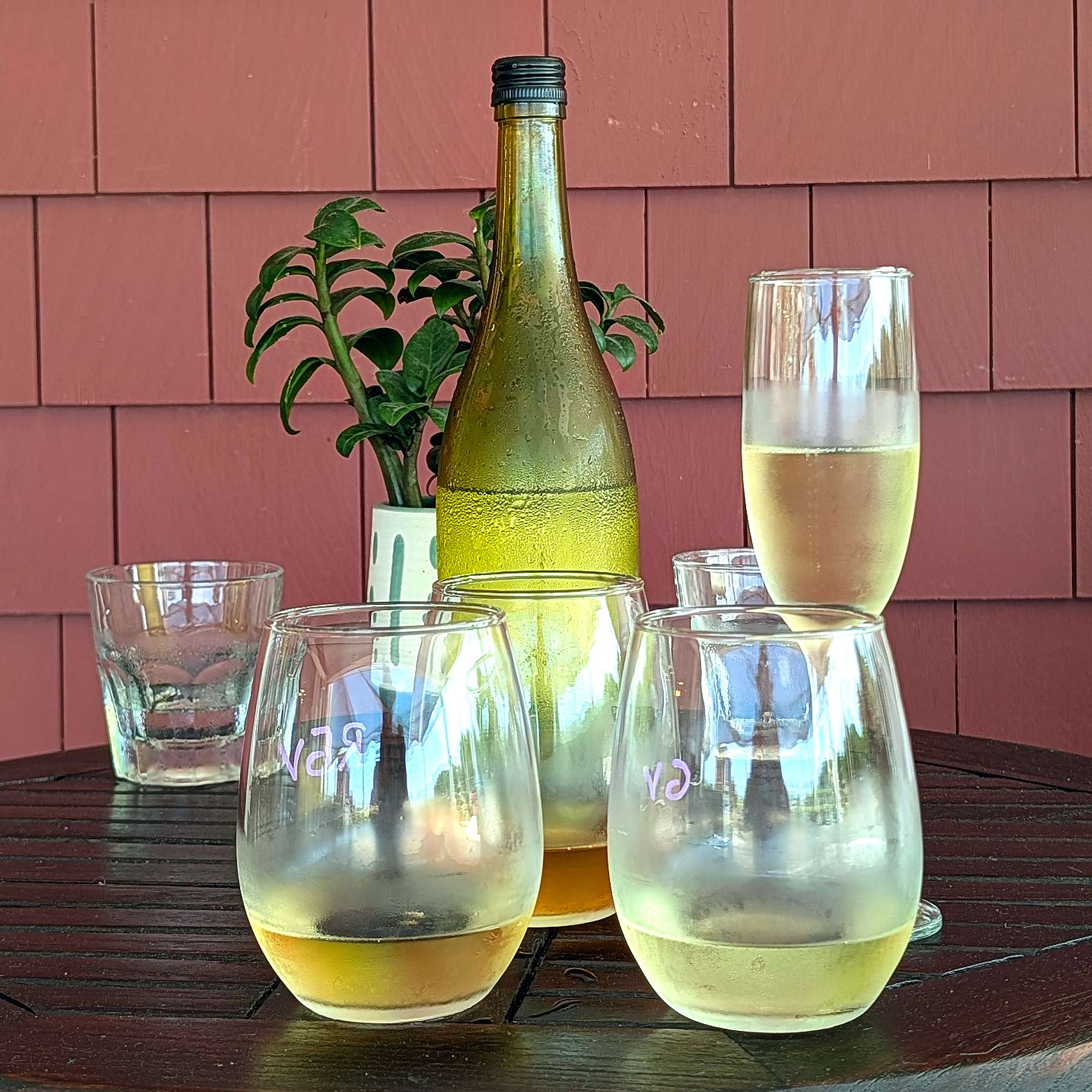 Re-visiting wineries on Long Island's North Fork revealed some surprises and some summer treats among the wines. @onewomanwinery @lenzwine @mccallwines @harbesvineyard @northforkwinetrail https://hungrytravelers.com/taking-a-fresh-look-at-some-north-shore-long-island-wineries/