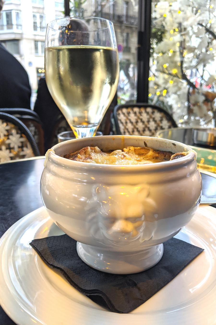 French onion soup chases ‘les températures glaciales’