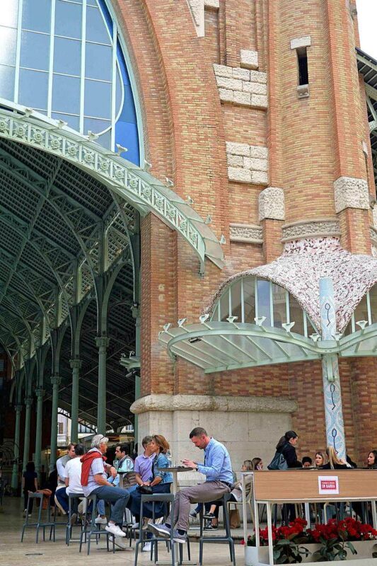 Modern times at the Mercado Colón