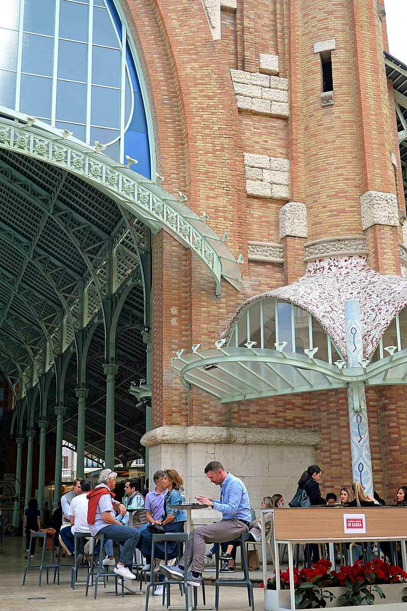 Modern times at the Mercado Colón