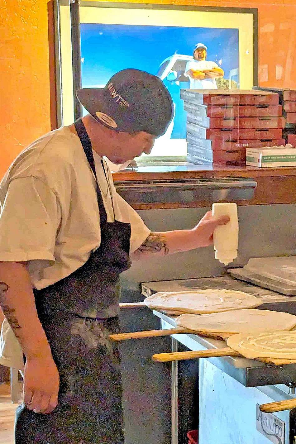 Green chile puts bite in Hawt Pizza at Low ‘n Slow