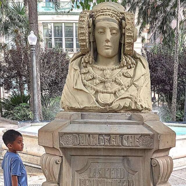 Elche is a gateway to the Costa Blanca, complete with an ancient grove of palm trees, the Dama de Elche statue, and all the fish of the sea for dinner. (It also has great shoe stores.) @laterrazadelapescaderia @visitelche @costablancaorg @spain