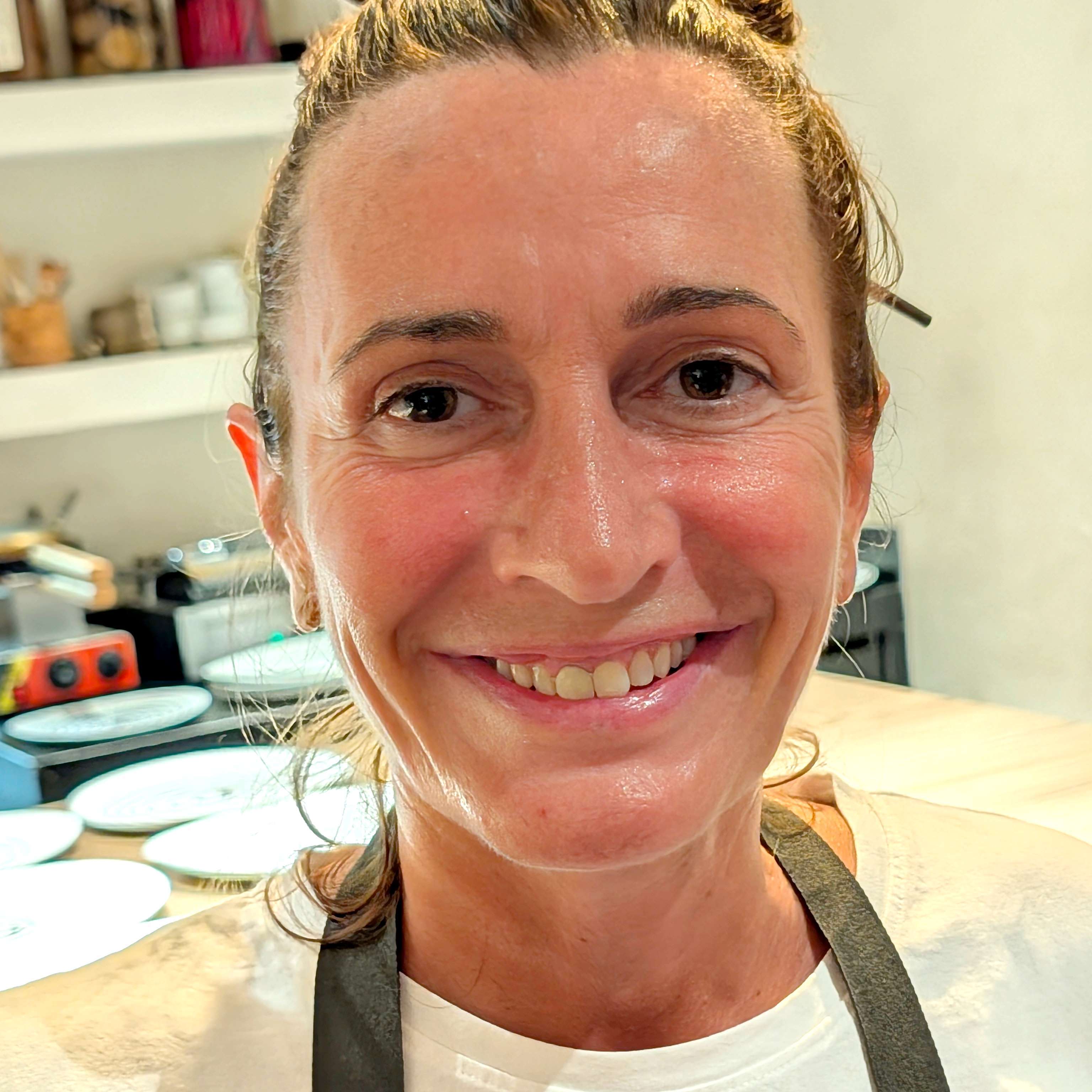 Chef Begoña Rodrigo's warm and welcoming restaurant La Salita fills a Ruzafa neighborhood mansion with gastronomic magic. Rodrigo stays true to her Valencian roots while displaying all the imagination and finesse to scale the heights of contemporary cuisine. @ucancallmebego @lasalitarestaurante @visit_valencia @comunitat_valenciana @greenyard.stories #thegreenguide #weresmartgreenguide #thinkvegetables #thinksmart #weresmartawards #bestvegetablesrestaurants #spain